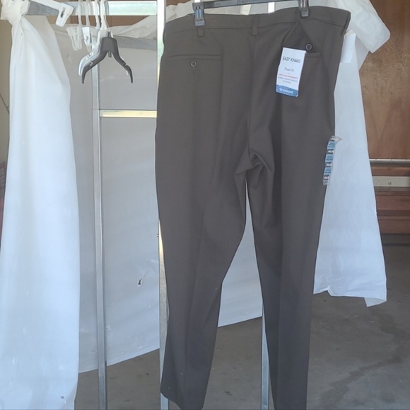 NWT Dockers Classic Fit - Picture 2 of 6